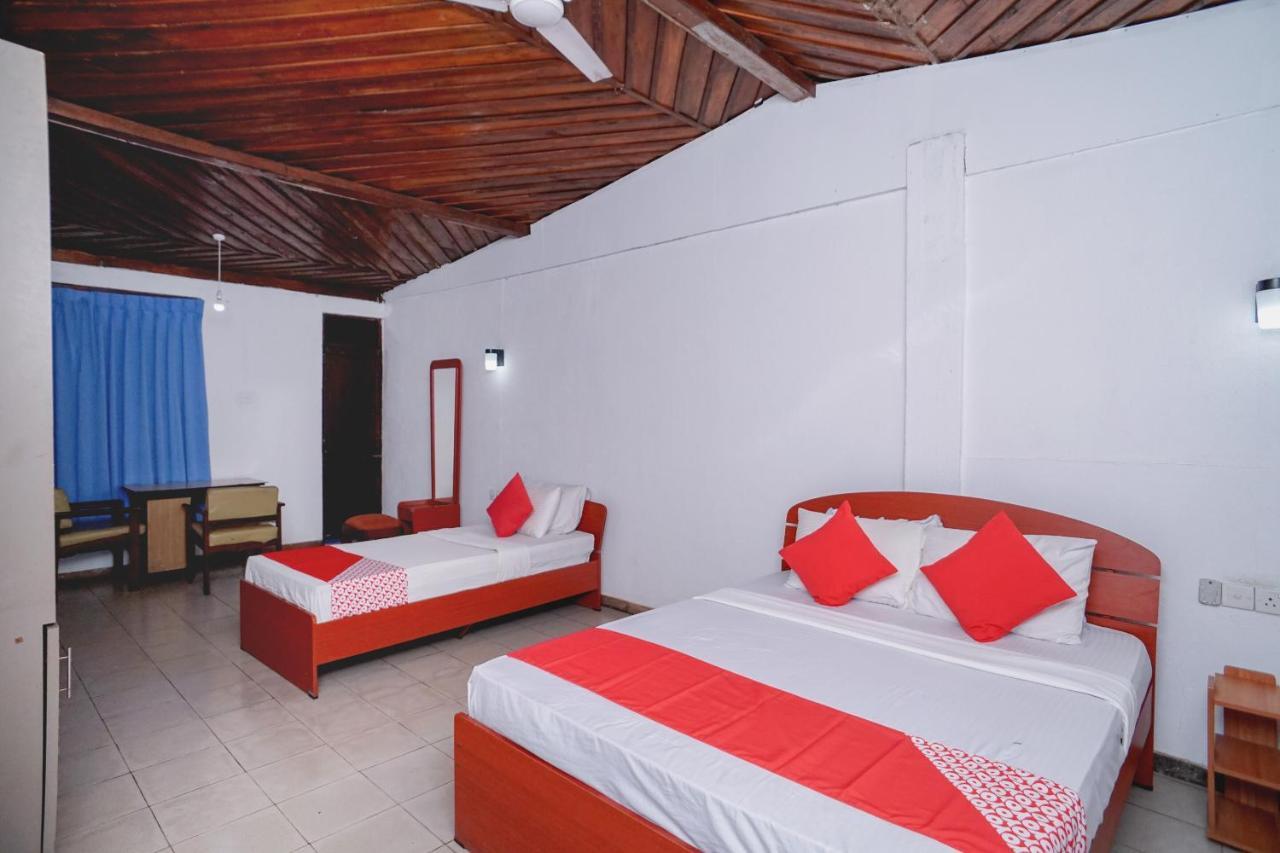 Oyo 384 Dilena Beach Resort Unawatuna Exterior photo